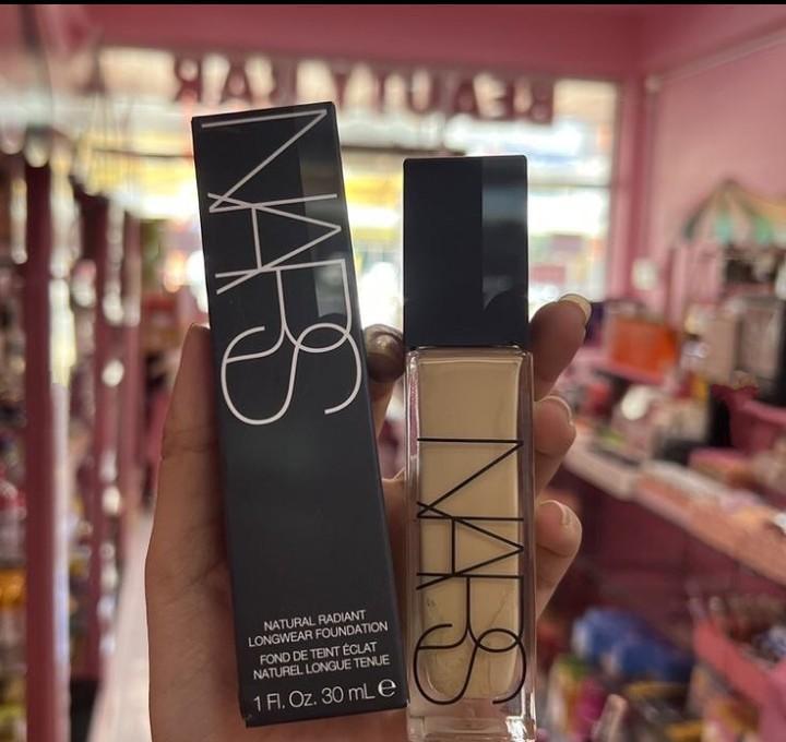 24Hr Full Coverage Foundation Black Pakistani