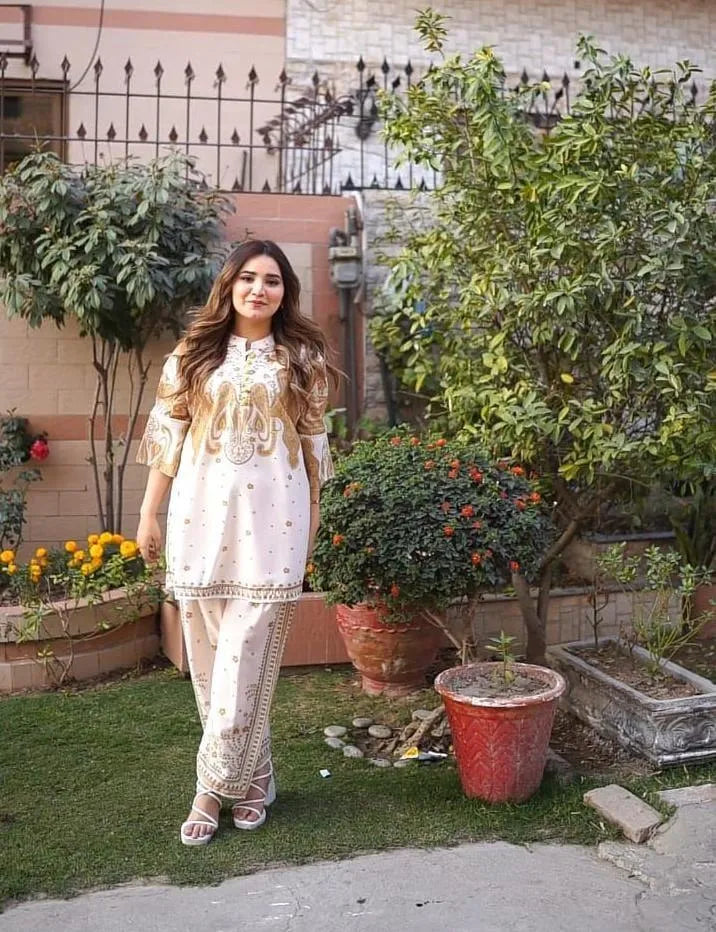 Pakistani Women's Cream Embroidered Kurta Pajama Set