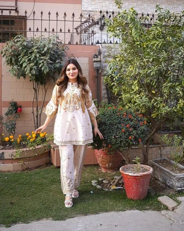 Pakistani Women's Cream Embroidered Kurta Pajama Set