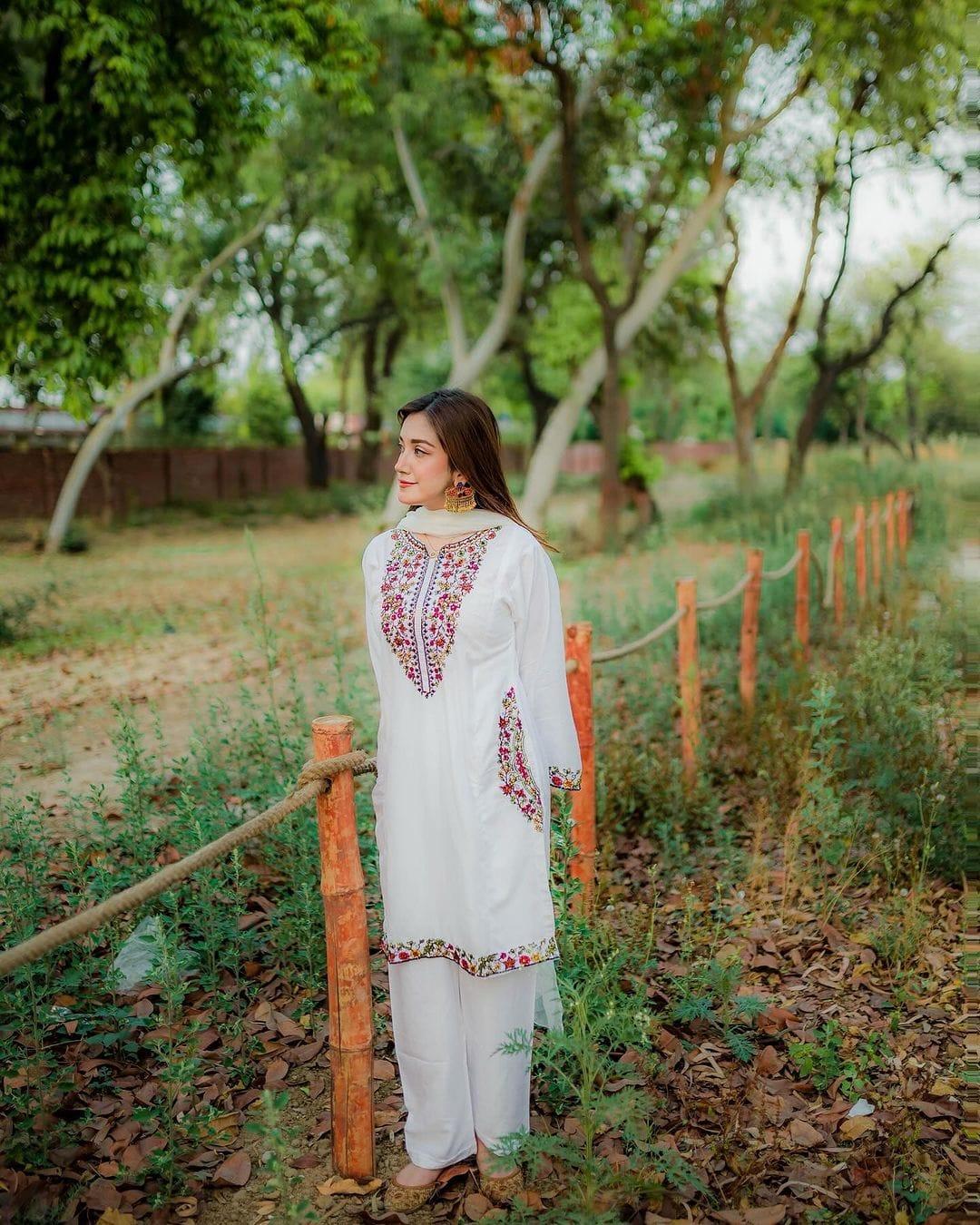 Women Embroidered Linen Shirt & Trouser Set Medium Large